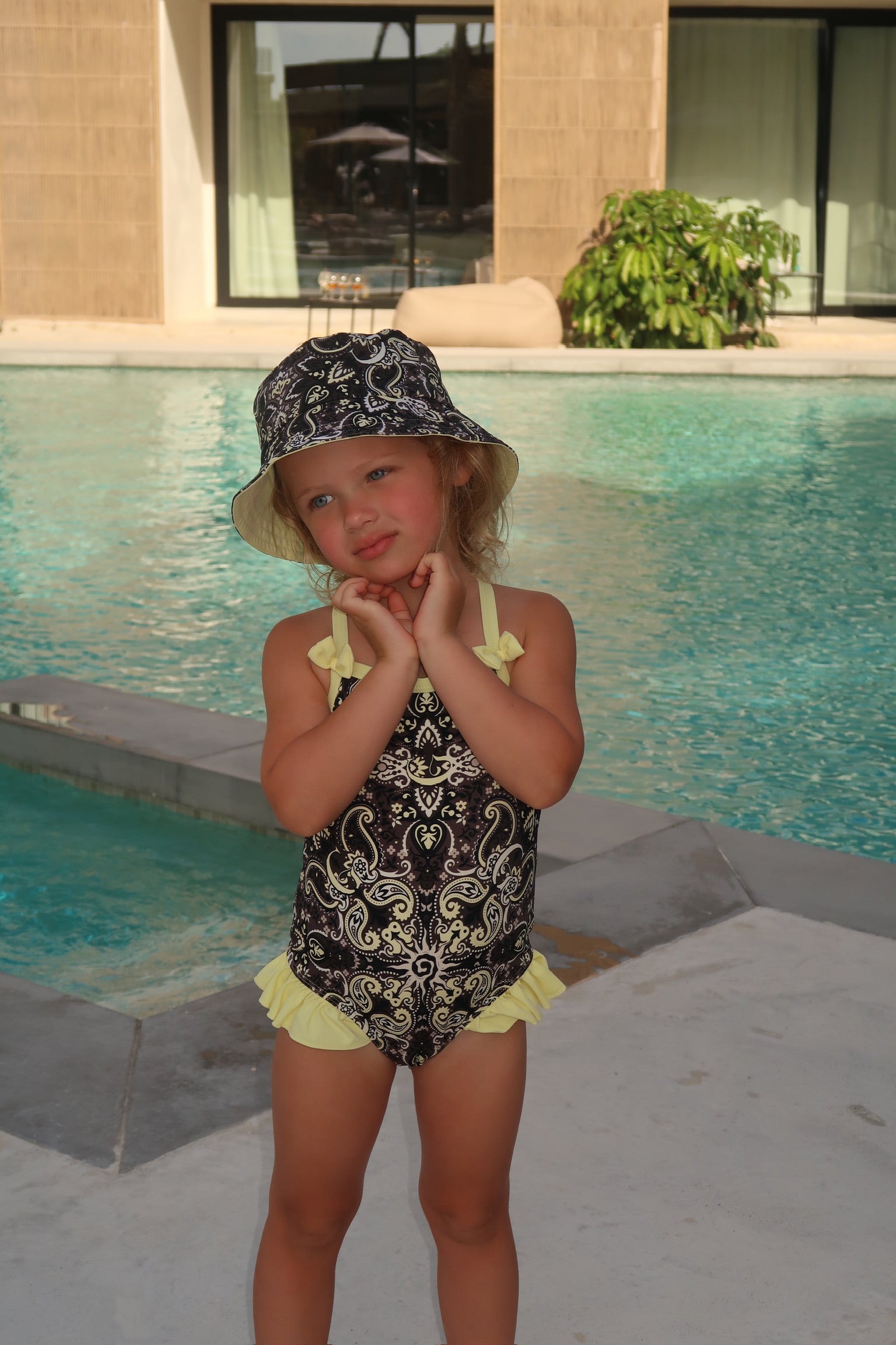 ARIZONA SWIMSUIT & HAT